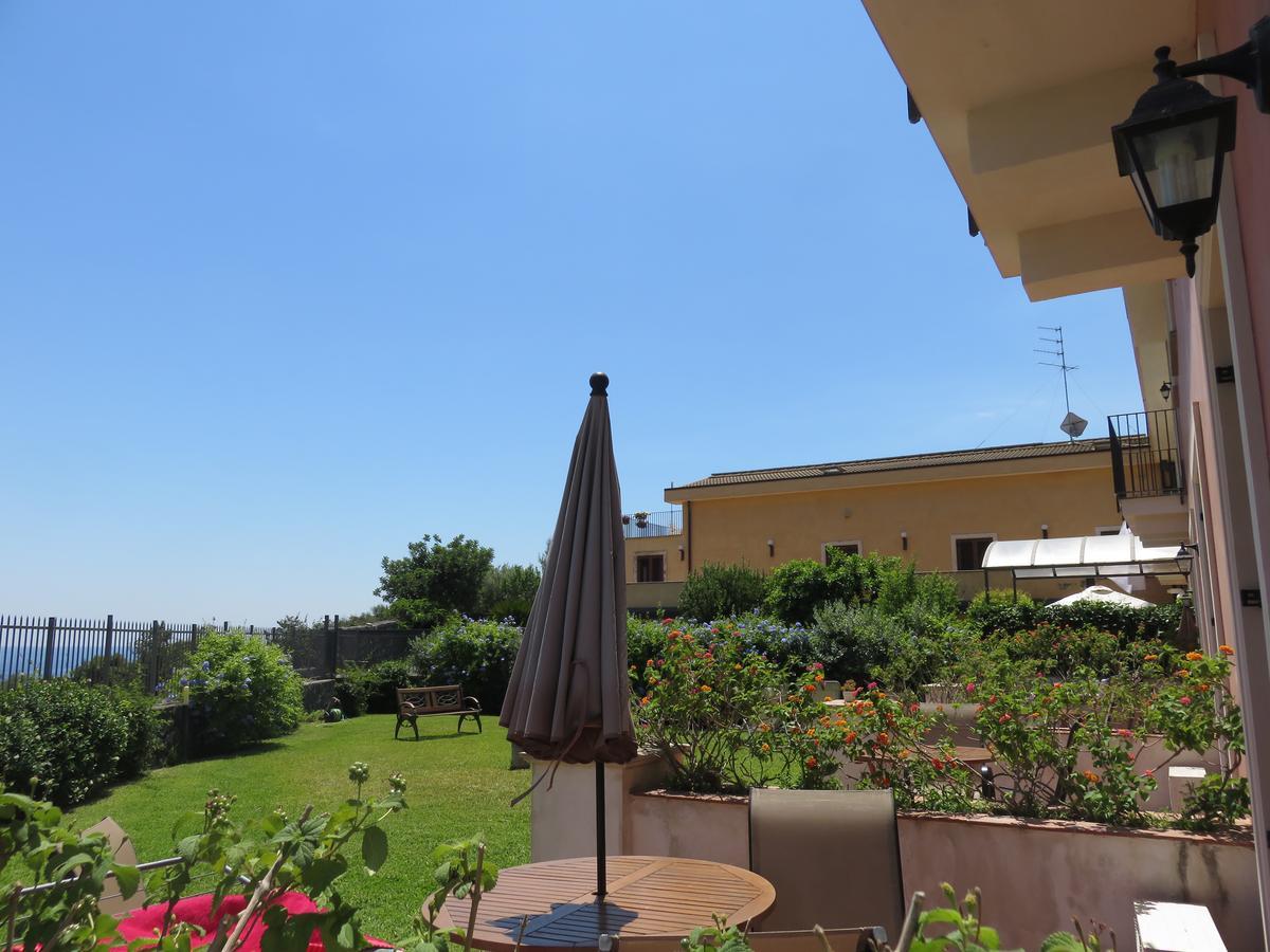 Case Vacanze Residence Trinacria Acireale Exterior photo